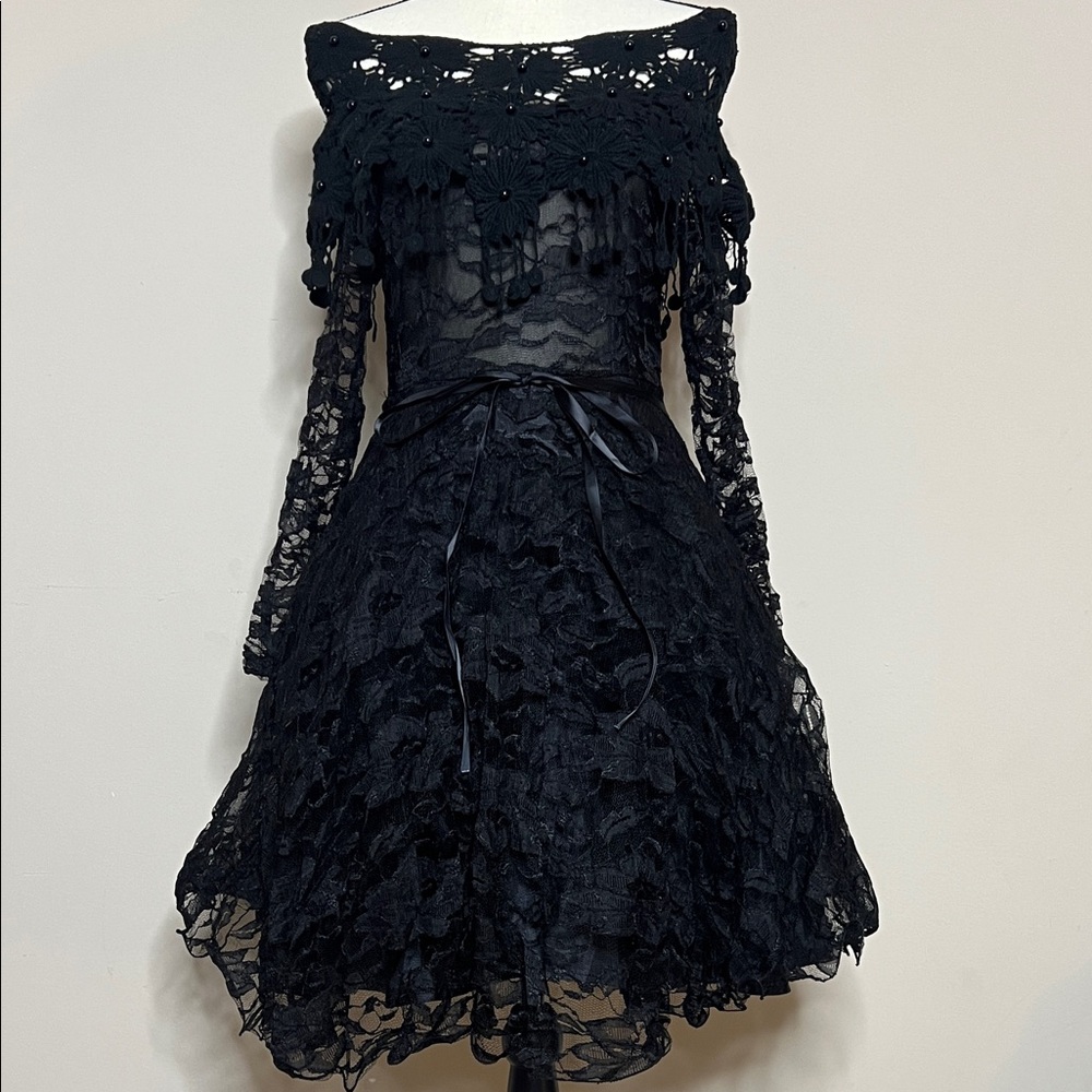 🖤Elegant Black Lace Off-Shoulder Dress - Picture 3 of 16